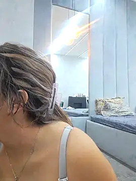 Bella Posh online show from October 2025 07:41:01 AM