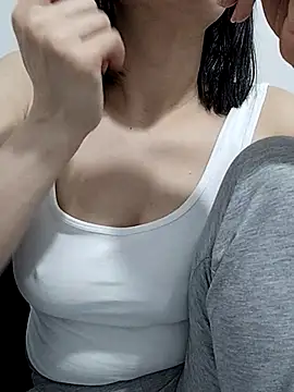 Snapshot of BUSE8821 chatting on March 2025 10:28:02 PM BUSE8821 online show from March 2025 10:28:02 PM