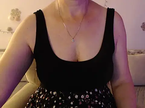 Snapshot of YourfantasyGiuly chatting on July 2026 06:37:02 AM YourfantasyGiuly online show from July 2026 06:37:02 AM