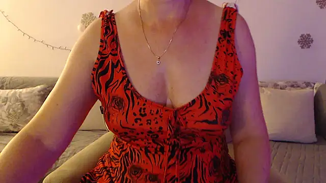 Snapshot of YourfantasyGiuly chatting on July 2026 05:28:01 PM YourfantasyGiuly online show from July 2026 05:28:01 PM