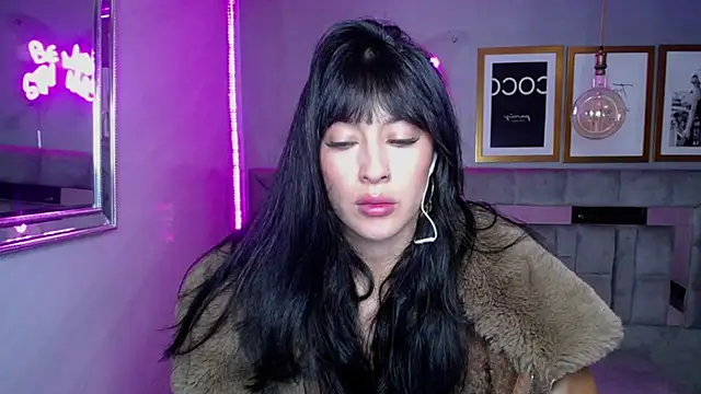 Isabella Collen v online show from March 2025 12:46:02 PM