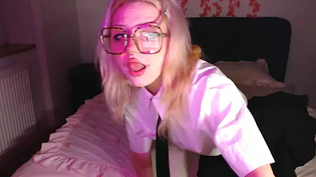 KimiSakura online show from April 2026 08:36:02 PM