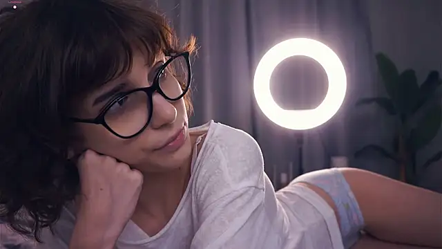 Snapshot of SibleyBurner chatting on November 2025 06:32:01 PM SibleyBurner online show from November 2025 06:32:01 PM