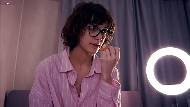 Snapshot of SibleyBurner chatting on November 2025 07:34:02 PM SibleyBurner online show from November 2025 07:34:02 PM