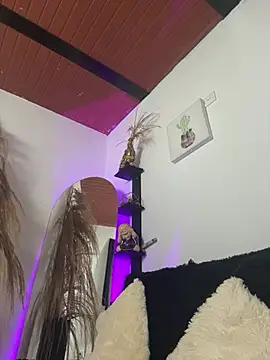 Snapshot of MarianaZapataa chatting on March 2025 03:20:01 PM MarianaZapataa online show from March 2025 03:20:01 PM