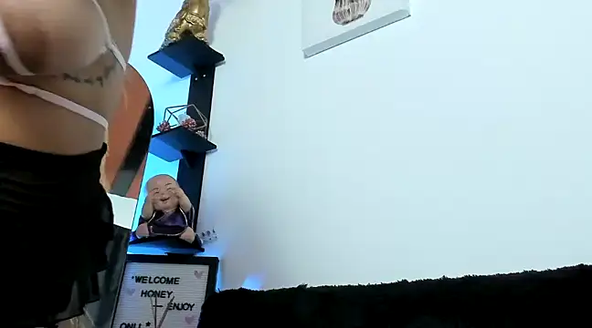 Snapshot of MarianaZapataa chatting on March 2025 10:02:02 PM MarianaZapataa online show from March 2025 10:02:02 PM