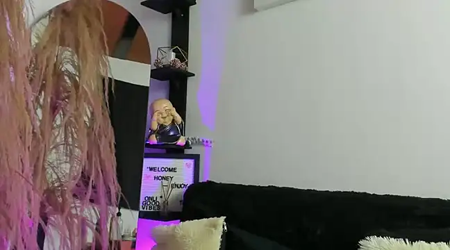 Snapshot of MarianaZapataa chatting on March 2025 12:07:02 AM MarianaZapataa online show from March 2025 12:07:02 AM