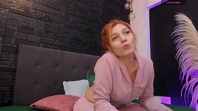 Snapshot of Maite_Smith_ chatting on October 2025 12:17:02 PM Maite Smith  online show from October 2025 12:17:02 PM