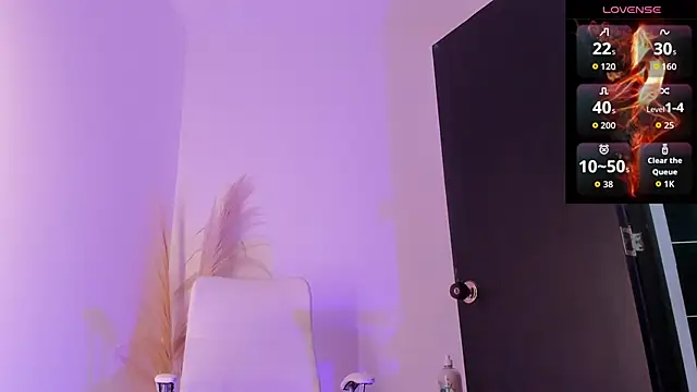 Snapshot of Maite_Smith_ chatting on November 2025 12:27:02 PM Maite Smith online show from November 2025 12:27:02 PM