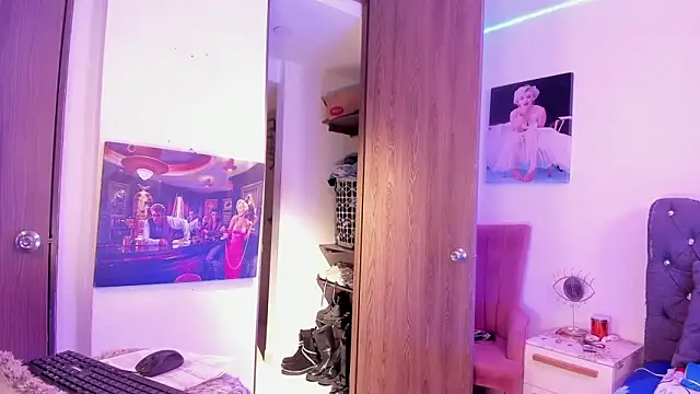 ScarletThompsonx online show from September 2025 10:44:01 PM