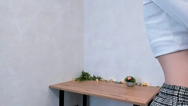 Snapshot of FloraEves chatting on March 2025 07:19:02 AM FloraEves online show from March 2025 07:19:02 AM