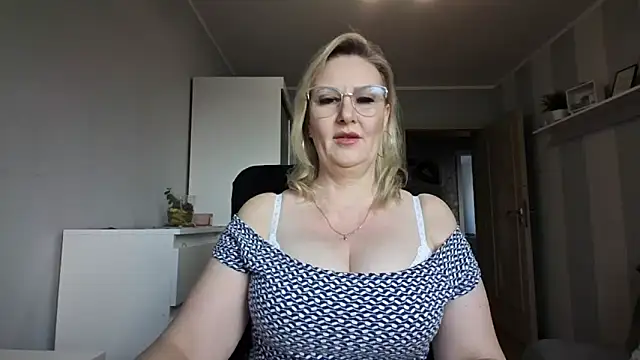 Snapshot of DianaLive chatting on March 2026 07:14:02 AM DianaLive online show from March 2026 07:14:02 AM