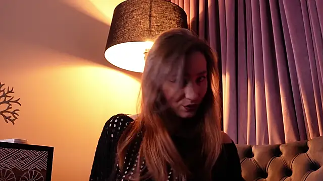 Snapshot of IsoldeBlis chatting on October 2025 08:33:01 PM IsoldeBlis online show from October 2025 08:33:01 PM