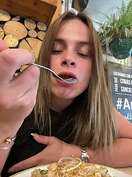 Snapshot of gynna_kimera chatting on March 2025 07:14:01 PM gynna kimera online show from March 2025 07:14:01 PM