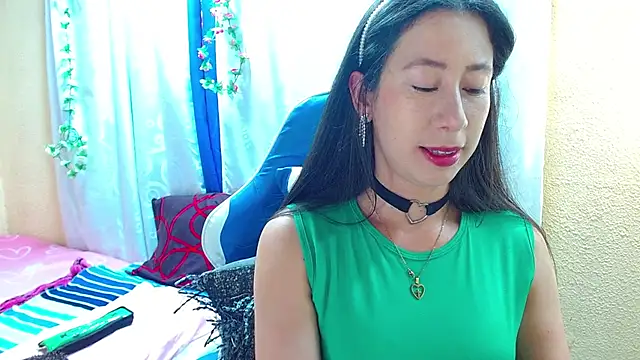 Gia leinn online show from October 2025 08:00:02 PM