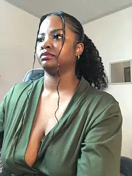 Snapshot of ValerieBlakee chatting on September 2025 12:21:02 PM ValerieBlakee online show from September 2025 12:21:02 PM