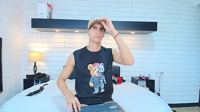 Snapshot of Maximiliano__Fire chatting on March 2025 07:14:01 PM Maximiliano Fire online show from March 2025 07:14:01 PM