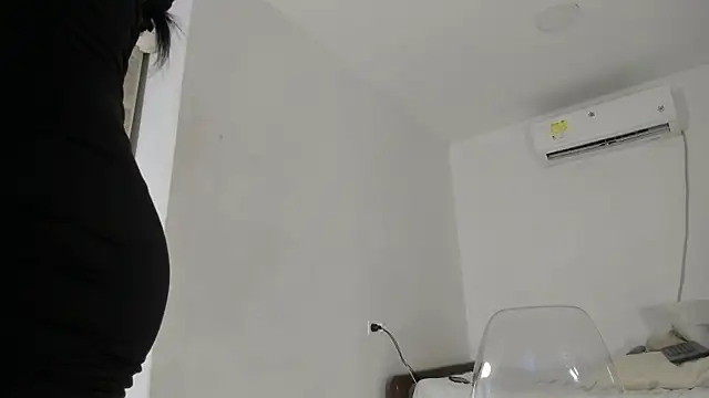 flor herrera01 online show from March 2025 04:35:01 AM