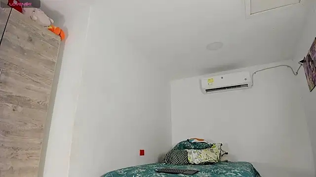 flor herrera01 online show from December 2025 03:58:02 AM