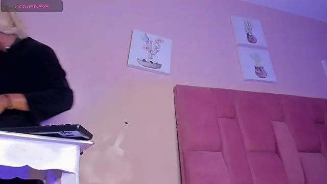 CHANELL 11INCHES online show from October 2025 11:38:01 AM