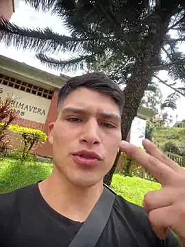 Snapshot of MaxxxSteil chatting on March 2025 06:45:02 PM MaxxxSteil online show from March 2025 06:45:02 PM