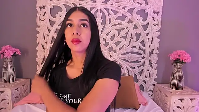 Snapshot of AnnieGibbyns chatting on November 2025 08:52:02 PM AnnieGibbyns online show from November 2025 08:52:02 PM