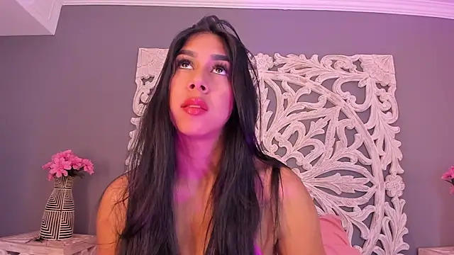 Snapshot of AnnieGibbyns chatting on December 2025 08:38:01 PM AnnieGibbyns online show from December 2025 08:38:01 PM