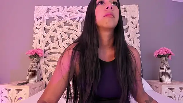 Snapshot of AnnieGibbyns chatting on April 2026 08:43:02 PM AnnieGibbyns online show from April 2026 08:43:02 PM