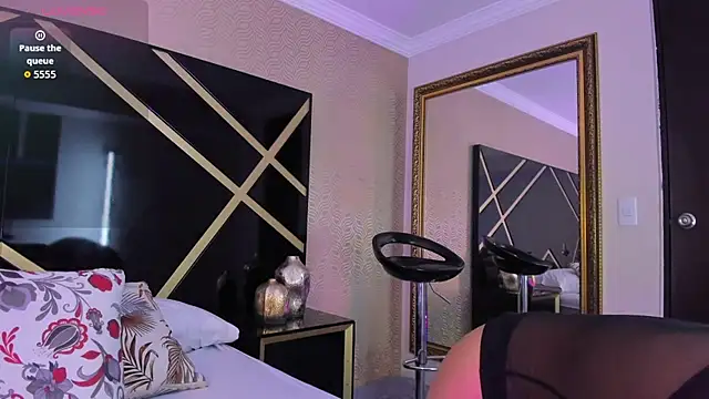 Snapshot of AnnieGibbyns chatting on April 2026 08:21:01 PM AnnieGibbyns online show from April 2026 08:21:01 PM