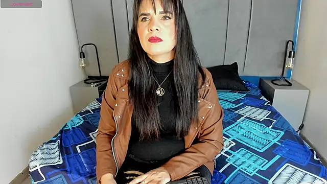 laura hotties online show from December 2025 01:51:01 PM