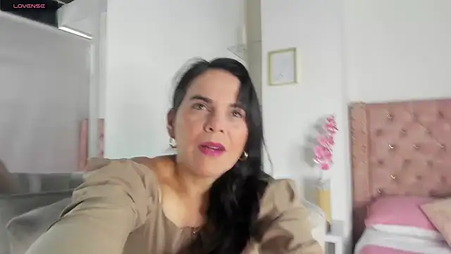 Snapshot of laura_hotties chatting on July 2026 07:30:01 PM laura hotties online show from July 2026 07:30:01 PM