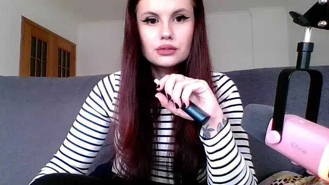 Della Ideal online show from March 2025 04:23:02 PM