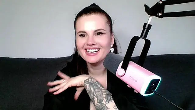 Della Ideal online show from March 2025 12:12:01 PM