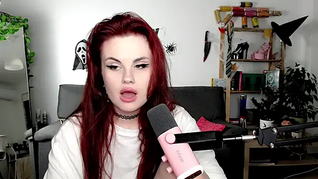 Della Ideal online show from October 2025 05:02:02 PM