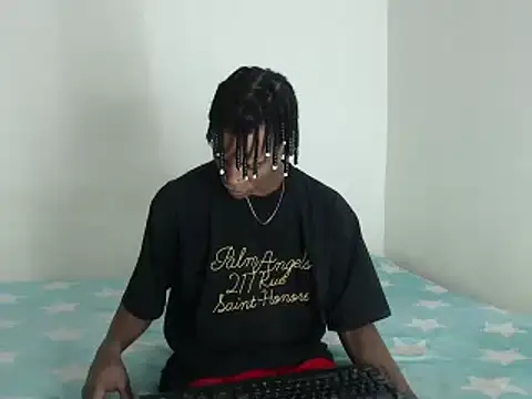 Snapshot of thomas_love11 chatting on March 2025 05:00:02 AM thomas love11 online show from March 2025 05:00:02 AM