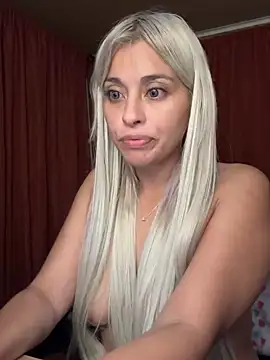 Snapshot of WhiteSnow09 chatting on March 2025 04:34:02 AM WhiteSnow09 online show from March 2025 04:34:02 AM