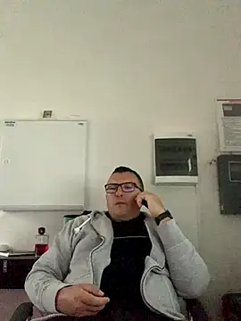 Snapshot of Mike8523 chatting on September 2025 04:29:01 AM Mike8523 online show from September 2025 04:29:01 AM