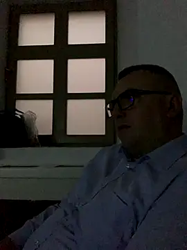 Snapshot of Mike8523 chatting on December 2025 05:35:01 AM Mike8523 online show from December 2025 05:35:01 AM