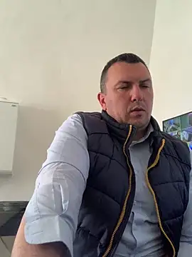Snapshot of Mike8523 chatting on April 2026 09:37:01 AM Mike8523 online show from April 2026 09:37:01 AM