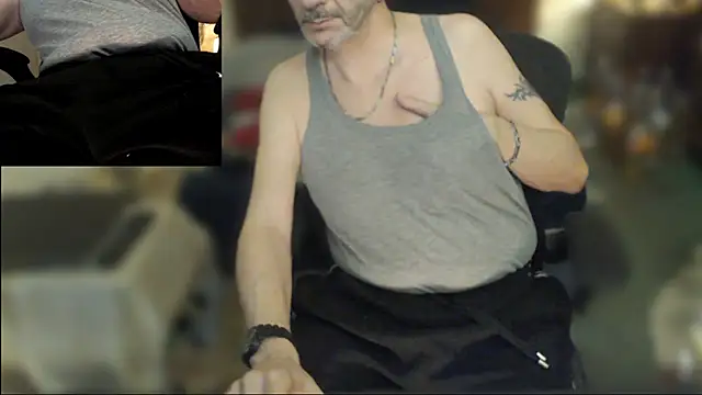 Snapshot of maxdaddy690 chatting on April 2026 09:31:02 PM maxdaddy690 online show from April 2026 09:31:02 PM