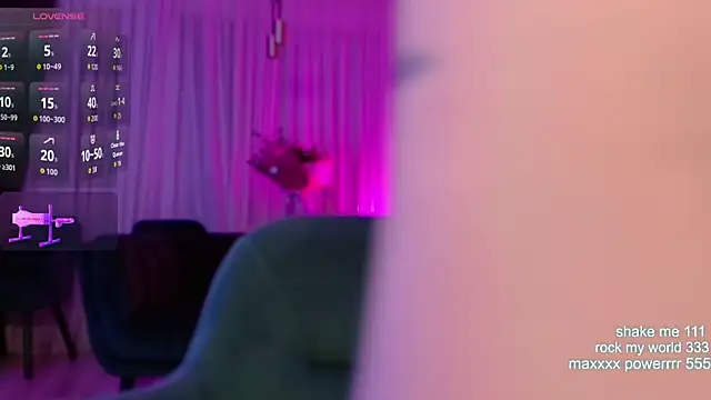 CutiePie69   online show from April 2026 07:11:02 PM