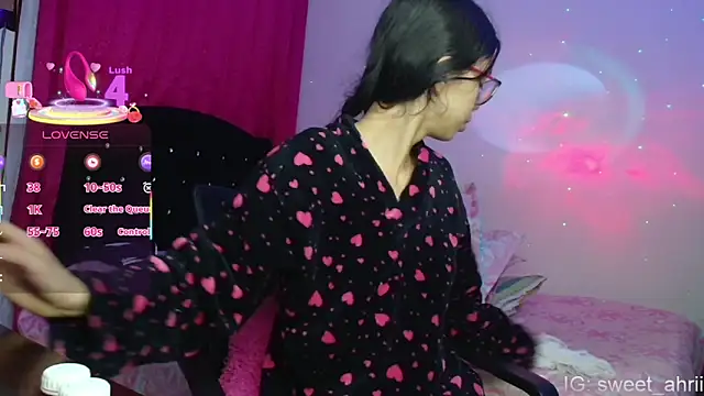 Snapshot of AhriSweet_ chatting on February 2026 01:18:01 PM AhriSweet online show from February 2026 01:18:01 PM