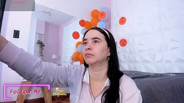 Valeriagomez  online show from October 2025 12:17:02 PM