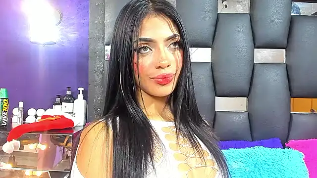 EMYCLARK01 online show from November 2025 04:24:02 AM