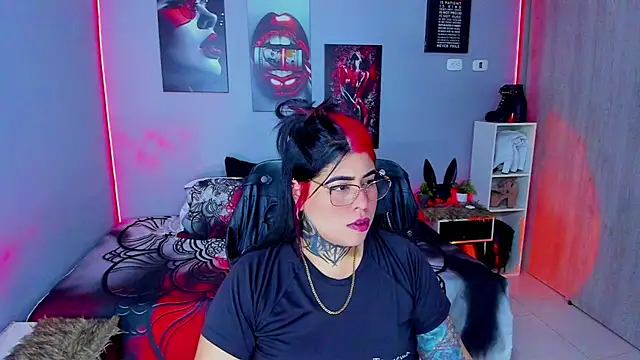 Veronika metal online show from September 2025 03:32:02 AM