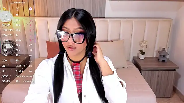 Snapshot of Nicoll_Evans_ chatting on October 2025 01:14:01 PM Nicoll Evans  online show from October 2025 01:14:01 PM