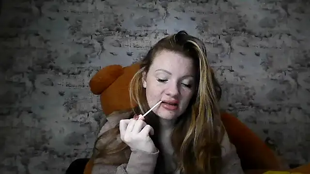 Eveline May online show from December 2025 05:28:02 PM