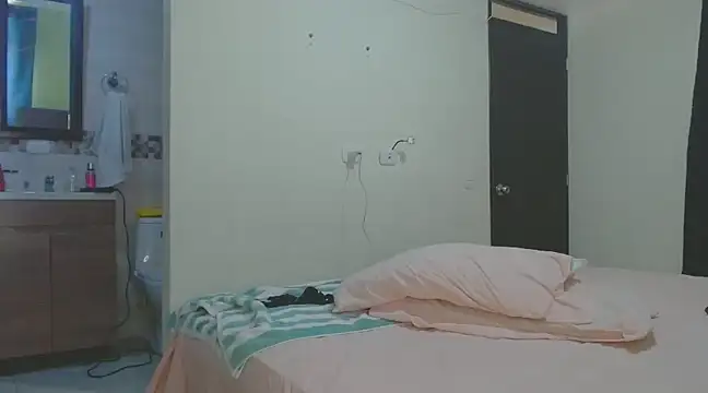 Snapshot of roxanasexy2025 chatting on March 2025 03:51:01 PM roxanasexy2025 online show from March 2025 03:51:01 PM