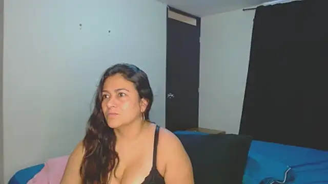 Snapshot of roxanasexy2025 chatting on December 2025 12:47:02 PM roxanasexy2025 online show from December 2025 12:47:02 PM