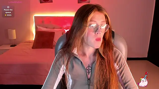 Emily Warren  online show from February 2026 08:20:02 PM